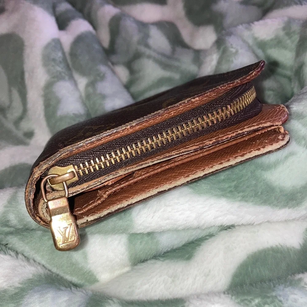 Louis Vuitton Brown Monogram Compact Wallet with Gold Hardware. Authentic. - Picture 6 of 16